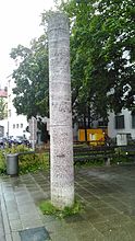 Tegernseer Platz 7 — Geschichtssäule