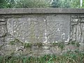 Lespede funerară veche în zidul de incintă