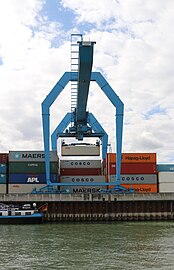 Containerverladung am Mainzer Hafen