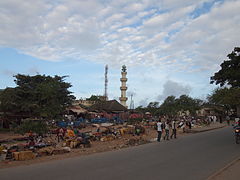 Marché et mosquée Rawdha.