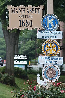 Manhasset sign, seen entering from Roslyn to the east