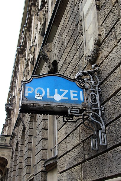 File:Mannheim - Polizeipräsidium.jpg