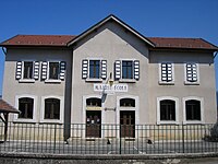 Ratusz, szkoła, biblioteka (2009)