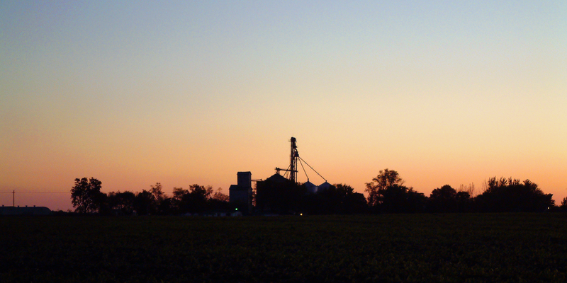 File:Marshfield, Indiana at dusk.png