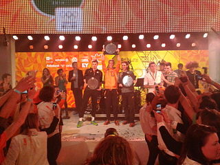 Huldiging in het Holland Heineken House van Kramer, Bergsma en De Jong als medaillewinnaars op de 10000 meter.