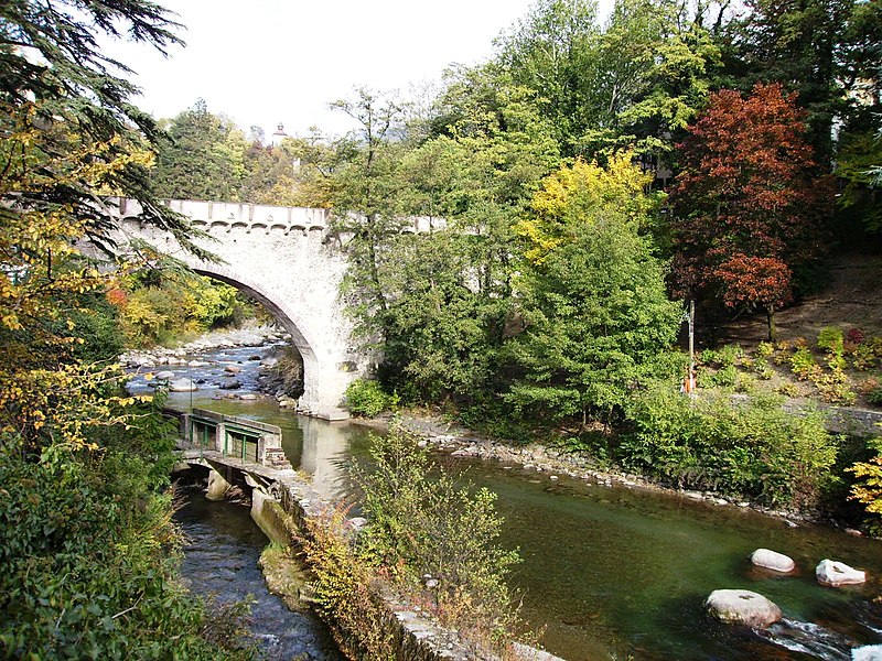 File:Meran Brücke über den Passer.JPG