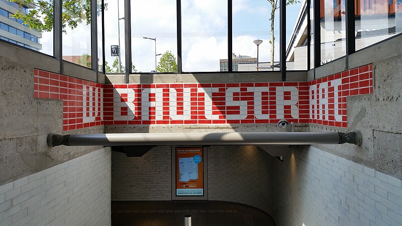 File:Metrostation Wibautstraat 2019 (7).jpg