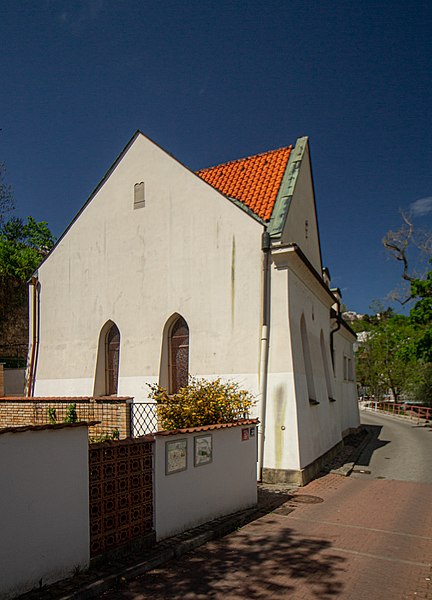 File:Michle synagoga 04.jpg