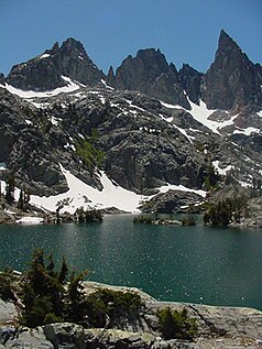 Lac Minaret dans la nature sauvage d'Ansel Adams