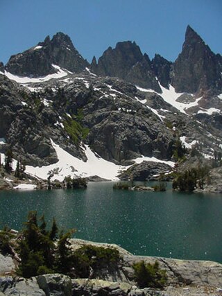 <span class="mw-page-title-main">Minarets (California)</span> Series of jagged peaks in the American state of California