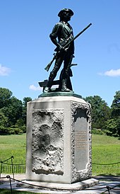 Statue du minuteman Isaac Davis, également armé.
