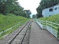 ホームから中佐都駅方面を望む（2017年8月）