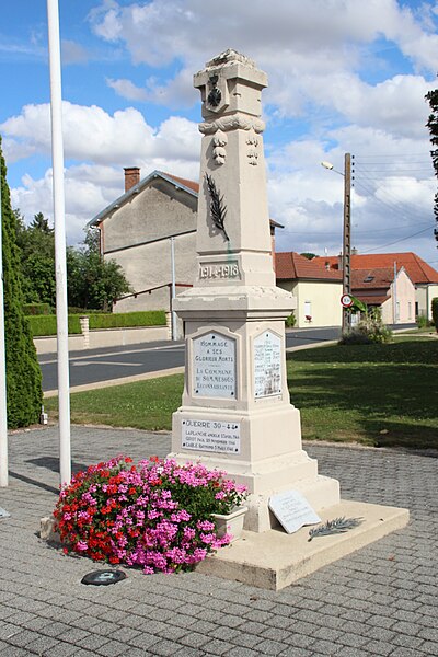 File:Monument aux morts de Sommesous en 2012 - 1.jpg