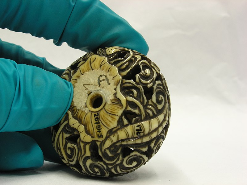 File:Netsuke (AM 1934.316-13).jpg