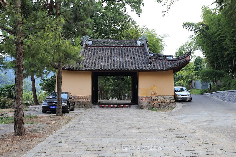 File:Ningbo Tiantong Si 2013.07.28 16-23-28.jpg