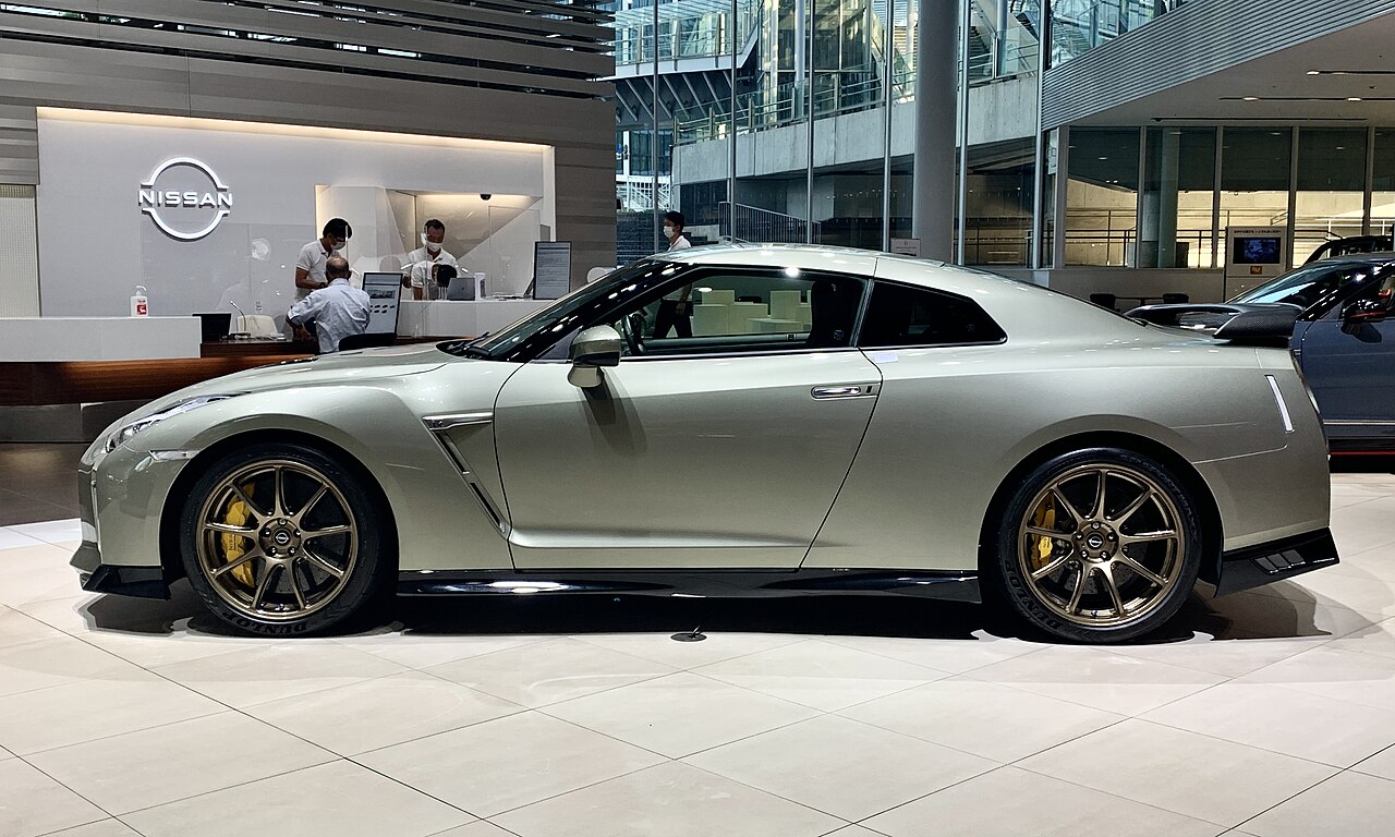 Image of Nissan GT-R T-spec (R35), 2021, left