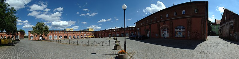 File:Oława, kasárny, panorama.jpg