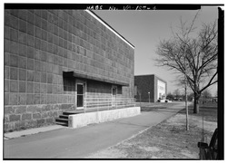 VISTA OBLICA DESDE SE - Edificio belga, Lombardy Street y Brook Road, Richmond, Independent City, VA HABS VA, 44-RICH, 110-4.tif