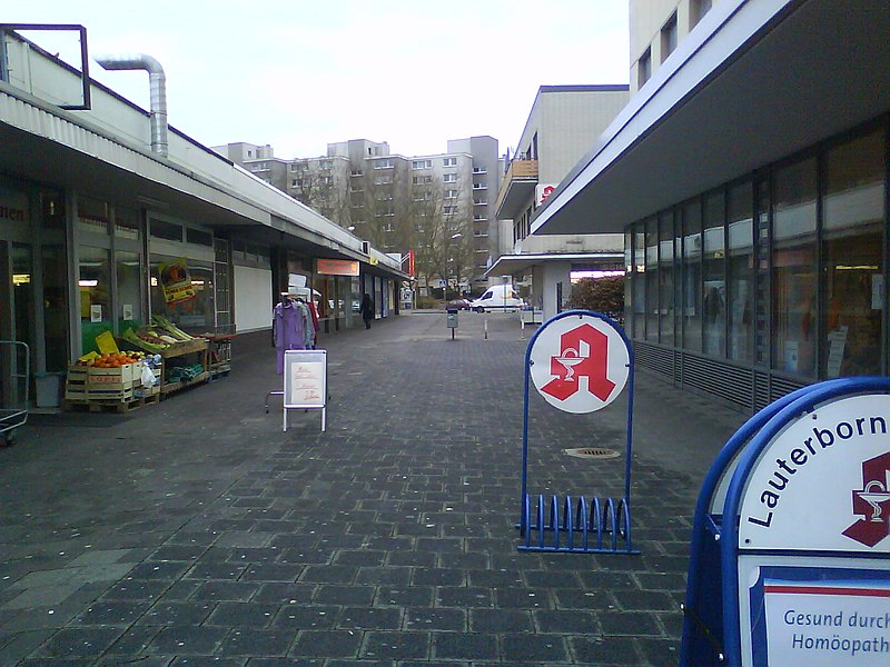 Datei:Offenbach-Lauterborn Einkaufspassage.JPG