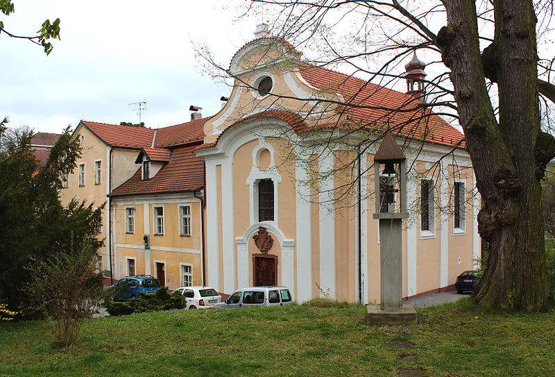 File:Ostředek Castle 2.jpg