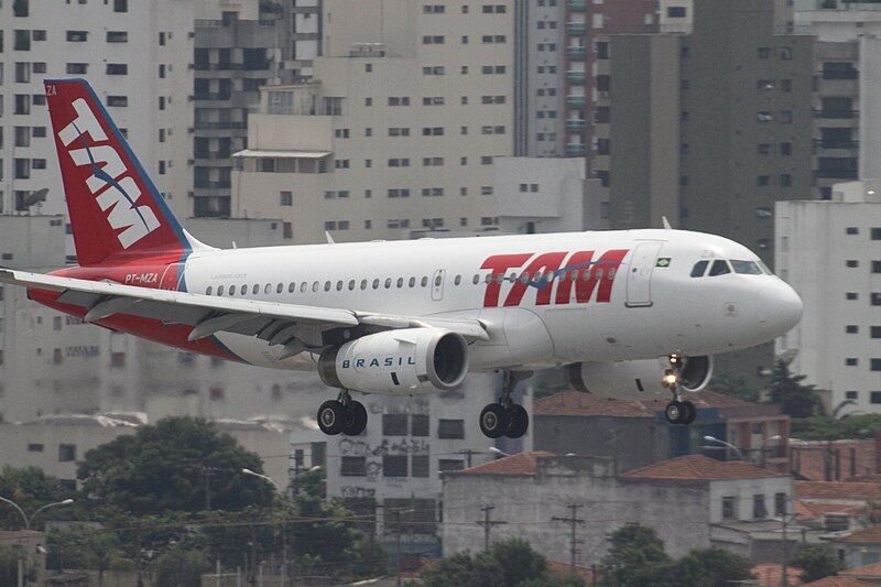 File:PT-MZA Airbus A319 TAM (7319439544).jpg