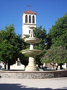 Plaza Independencia y Parroquia de la Santa Cruz.