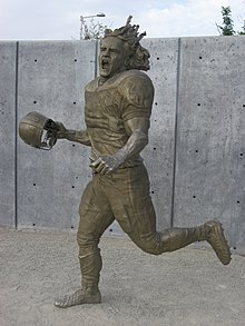 Superbowl commercial featuring Pat Tillman statue divides football community