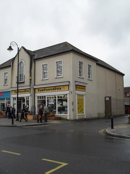 File:Pet shop in Fisherton Street - geograph.org.uk - 1905007.jpg