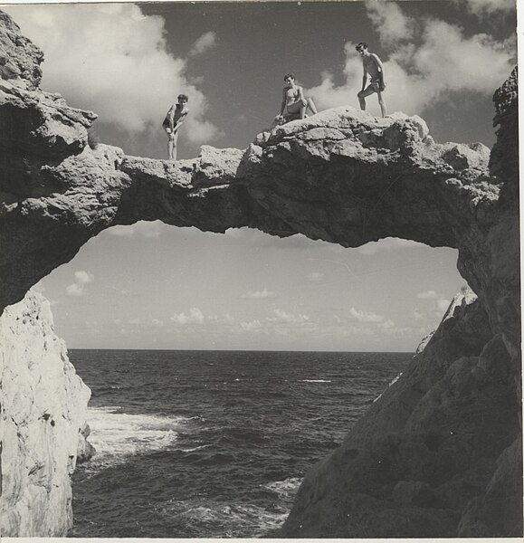 File:Photo Aspra natural arch 1964 - Touring Club Italiano 2.2223.jpg