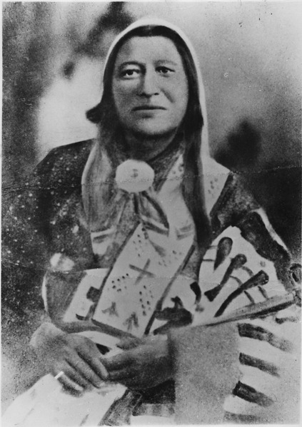 File:Photograph captioned "Black Hole, Arapahoe Chief." - NARA - 293363.tif