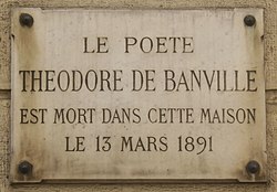 Памятная табличка на доме, в котором жил Теодор де Банвиль, Париж.
