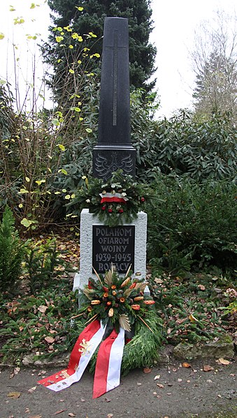 File:Polnisches Ehrenmal (Stadtfriedhof Braunschweig).jpeg