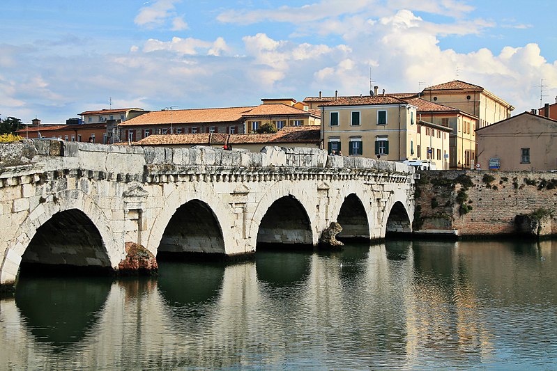 File:Ponte di tiberio a rimini.jpg