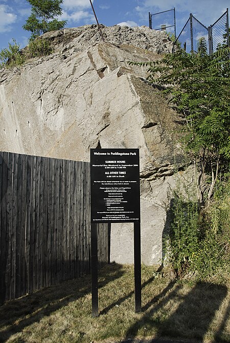 Puddingston Park Welcome Sign