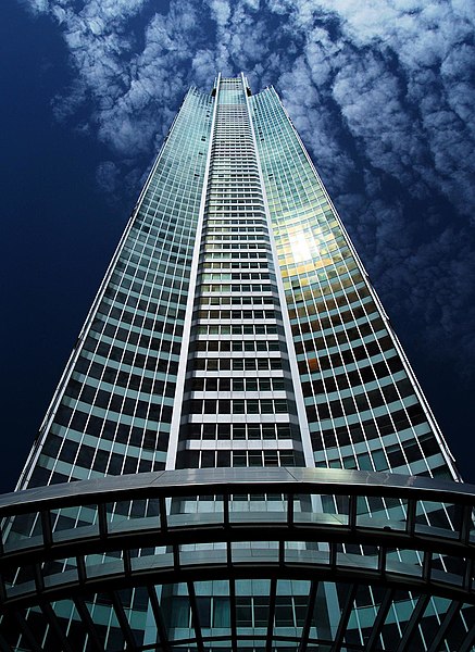 File:Q1 Residential Tower.jpg