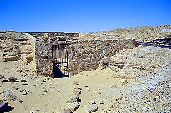 Amenhotepa Huija kaps Qarat Hilwā