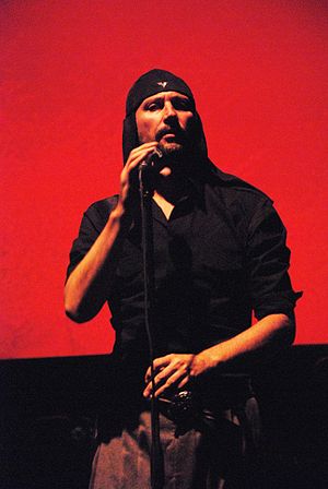 Milan Fras, glavni vokal skupine Laibach, na zadnjem koncertu turneje Volk v Kopru, Slovenija, 18. oktobra 2008.