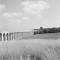 Restanten van een Turks aquaduct temidden van de velden, Bestanddeelnr 255-3199.jpg