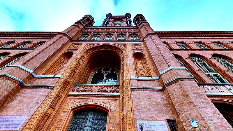 File:Rotes-rathaus.jpg