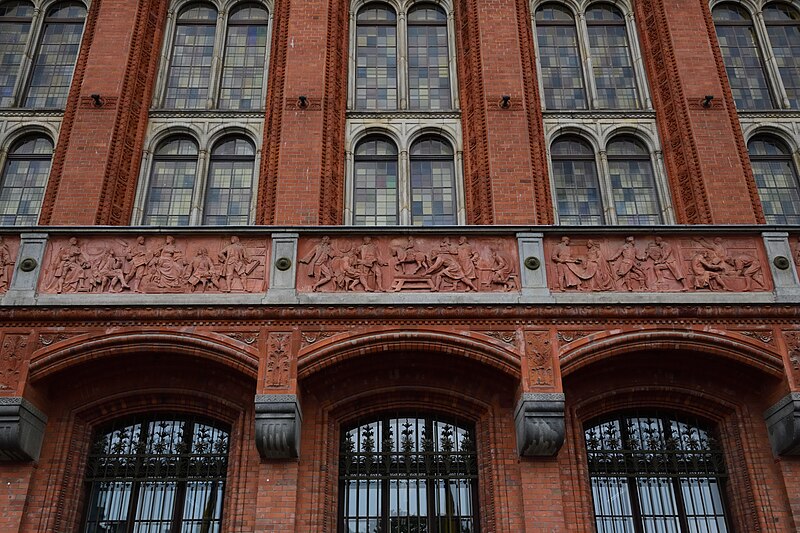 File:Rotes Rathaus NW-side 1191.jpg