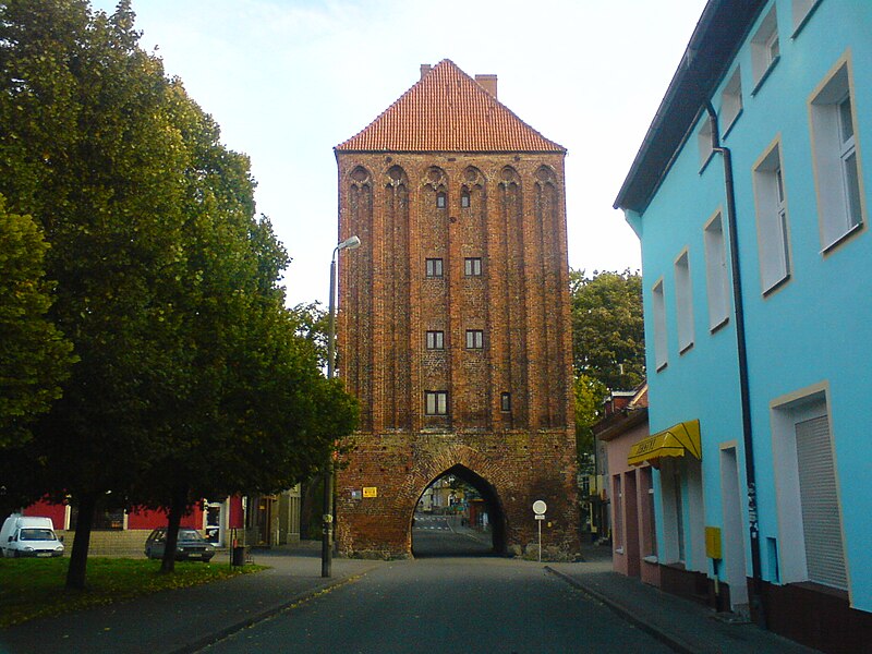 File:Słupsk's Bastille - panoramio.jpg