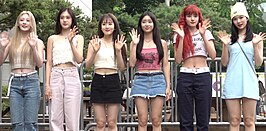 StayC in 2022 V.l.n.r.: Seeun, J, Sieun, Sumin, Yoon, Isa