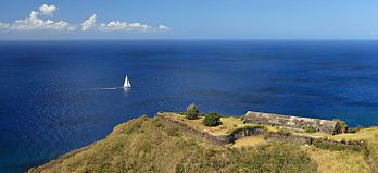 La forteresse de Brimstone Hill, classée par l'UNESCO comme patrimoine mondial de l'humanité (Saint-Thomas Middle Island, Saint-Christophe-et-Niévès). (définition réelle 5 162 × 2 354)