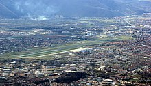 Blick auf den Stadtteil Dobrinja mit dem Flughafen