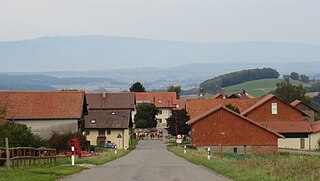 <span class="mw-page-title-main">Sarzens</span> Former municipality in Vaud, Switzerland