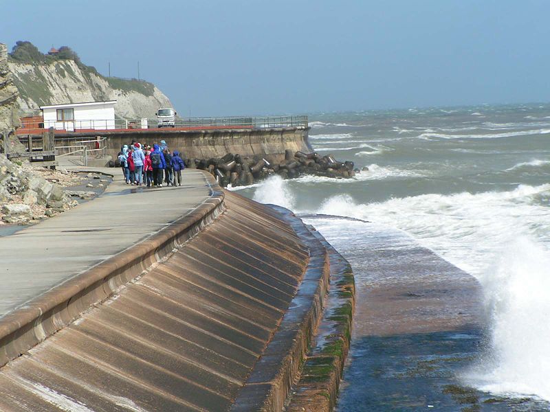 File:Seawallventnor.jpg