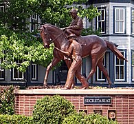 Photo d'une statue de cheval monté