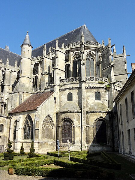 File:Senlis (60), cathédrale Notre-Dame, chœur, vue depuis le sud-est 1.jpg