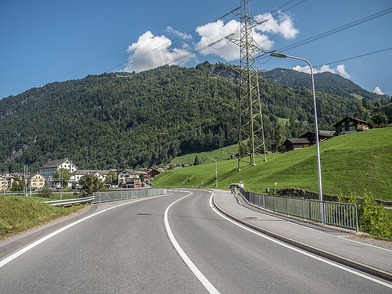 File:Sernftalstrasse-Brücke über den Sernf, Matt GL 20230911-jag9889.jpg