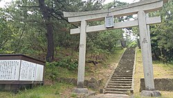 白瀧神社鳥居・石段